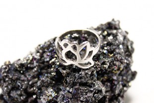 Anillo Flor de Loto Acero...