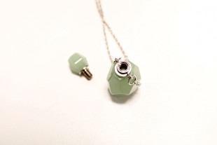 Collar Botella Mineral...