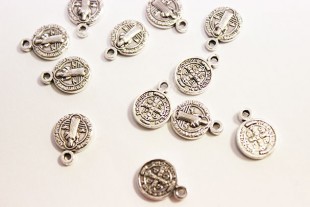 Dije San Benito 1,1cm Metal...