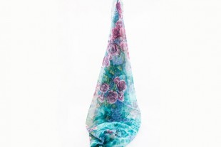 Fular Chifón Estampado Rosas Azul 170 x 50 cm