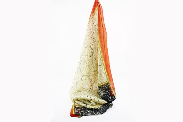 Fular Chifón Estampado Hojas Beige Claro 170 x 50 cm