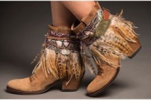 Cubrebotas Boho Chic Pañuelo Plumas Rapaz