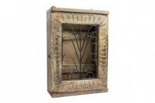 Cuelga llaves Madera trabajada con puerta Forja 25x18 cm