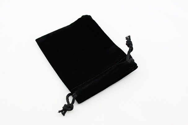 Bolsa Terciopelo Guarda Amuletos Negra 9x7 cm