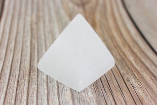Pirámide Selenita 5 cm...
