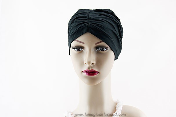 Turbante Oncológico Negro Básico con Frunce Frontal Ligero
