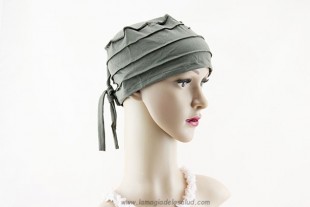 Turbante Oncológico Gris Verdoso Ligero Cinta Trasera