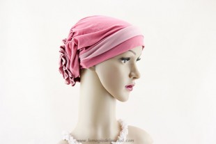 Turbante Oncológico Tonos Rosas Flor Trasera