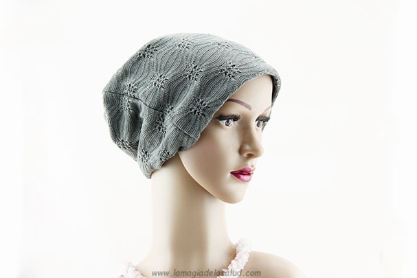 Gorro Oncológico Gris Punto Forrado con Detalles