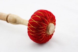 Baqueta de Golpeo Grande Roja de Algodón Dura