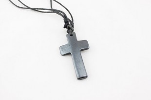 Collar Hueso Negro Cruz